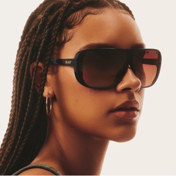 QUAY Center Stage Sunglasses Black Frame Chocolate Paprika Lens Shield NWT - Picture 2 of 8